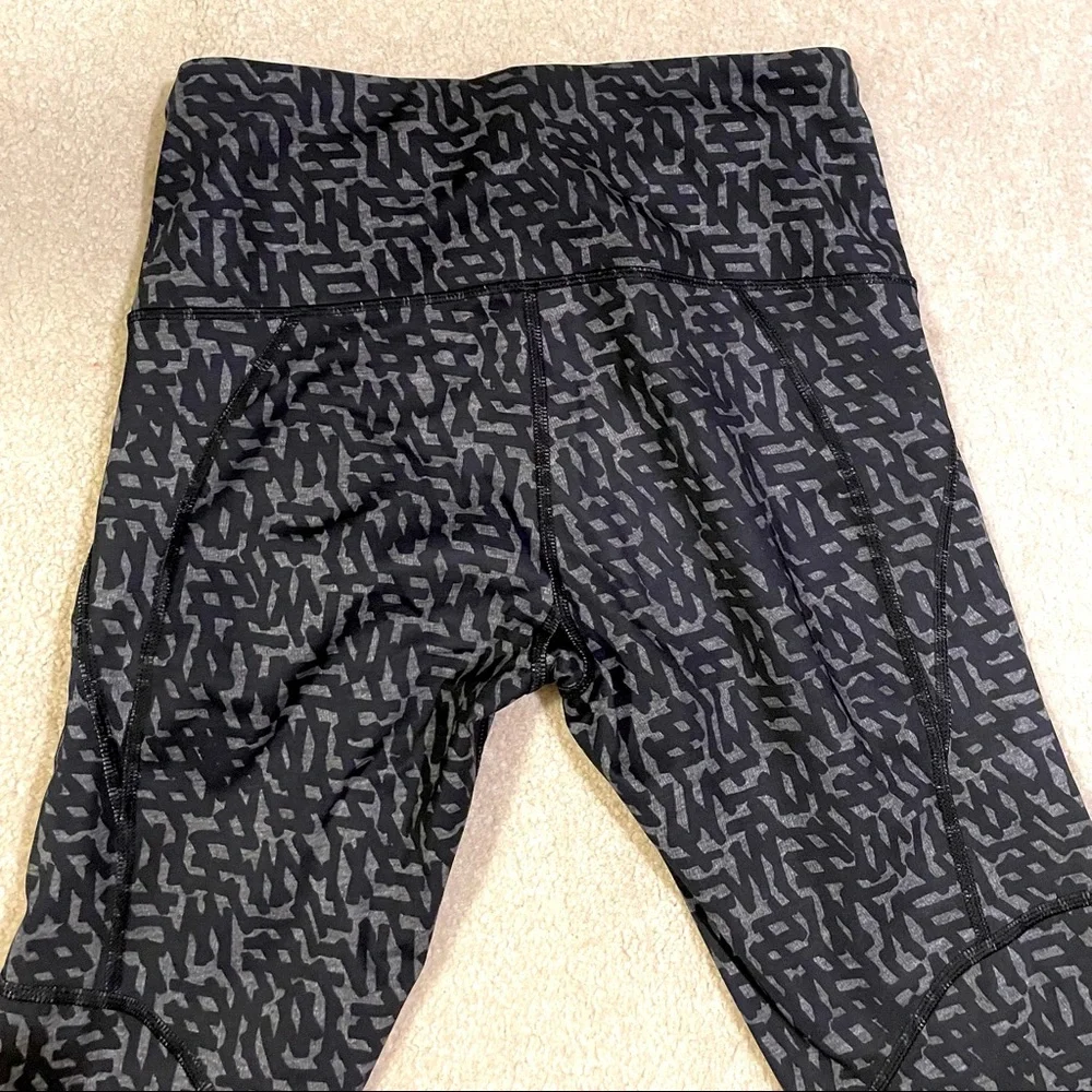 Lululemon black & grey cropped workout leggings